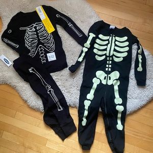 2T 2 pairs of glow in the dark skeleton pajamas NWT